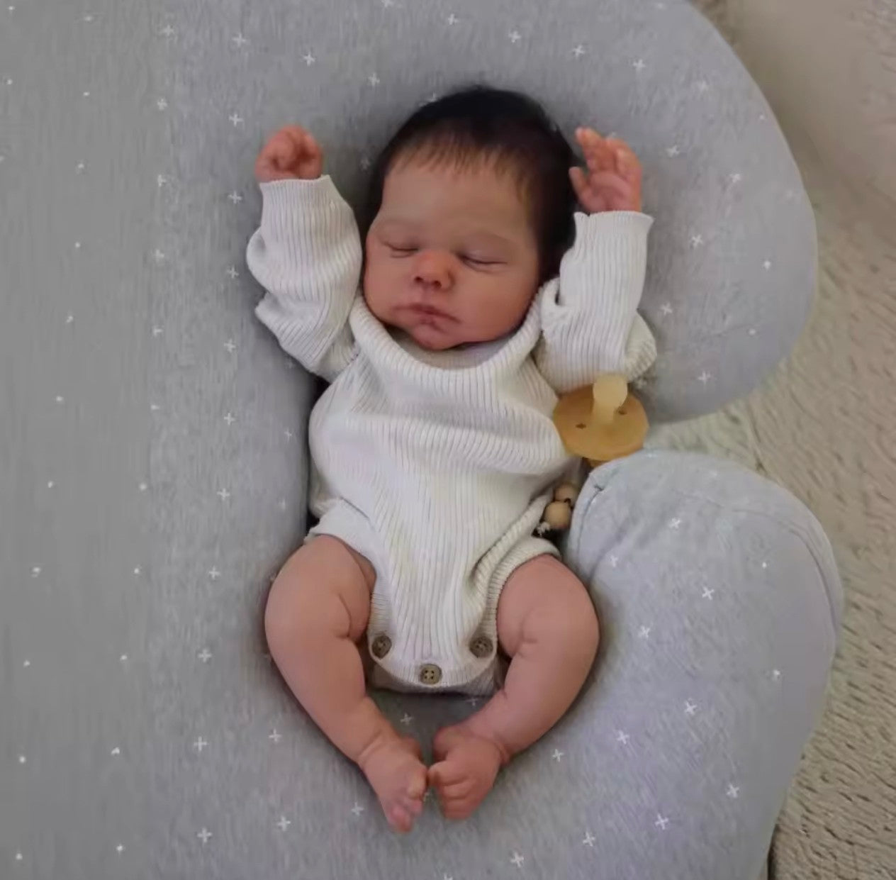 Bebé Reborn Unisex 50cm | Cuerpo de Tela y Vinilo – Muñeco Realista